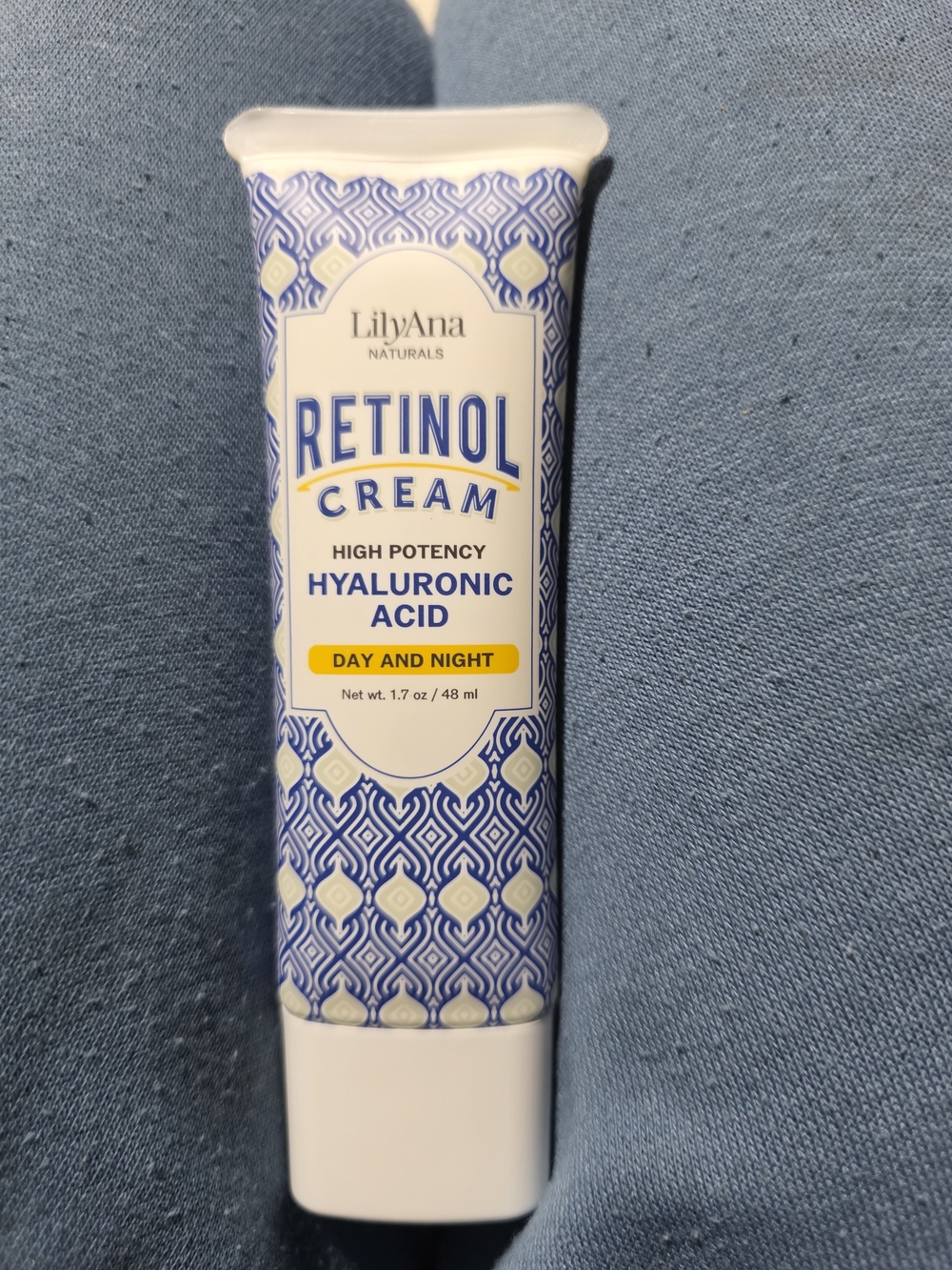 Retinol Cream with Hyaluronic Acid — Blue & White